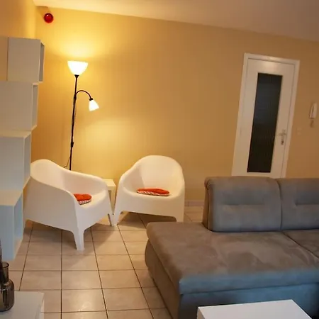 Sejour En Bord De Meuse Avec Garage * دينانت