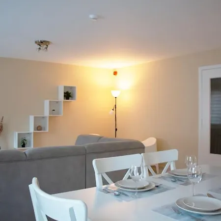 Sejour En Bord De Meuse Avec Garage Apartment *